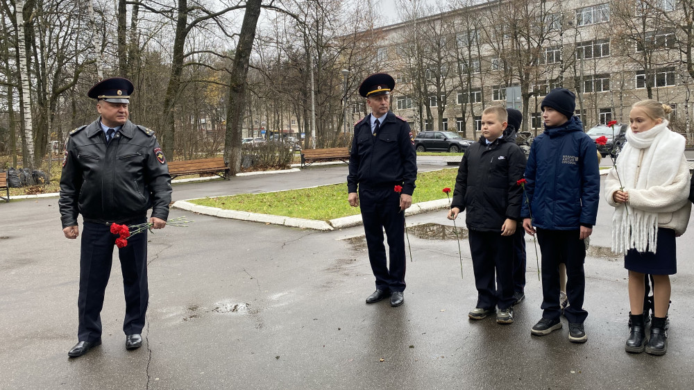 В ОМВД России по городу почтили память погибших сотрудников