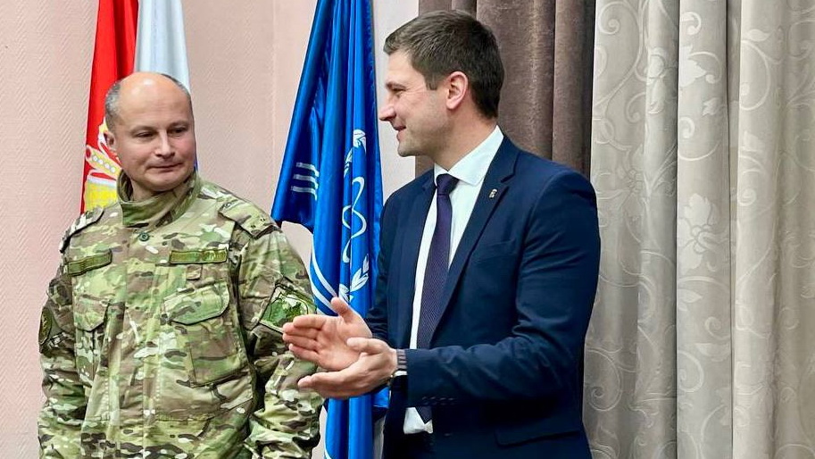 Стефан Перевалов наградил участника СВО медалью Калужской области за мужество и самоотверженность