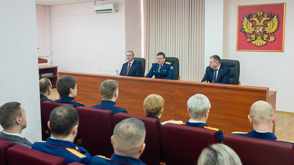 Владислав Шапша поздравил коллектив следственного управления Следственного комитета России по Калужской области с профессиональным праздником