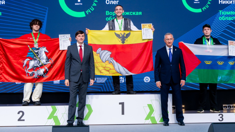 Сергей Кравцов и Владислав Шапша наградили финалистов Чемпионата «Профессионалы», который завершился в Калуге 